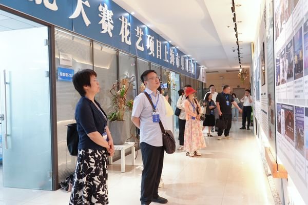 副院长张江出席座谈